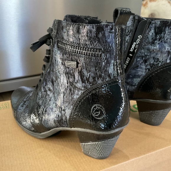 Ladies Leather Boots - Picture 3 of 5